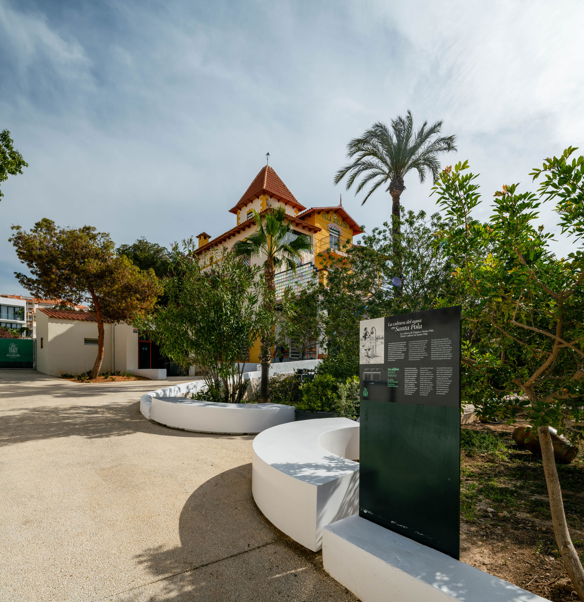 REFORMA, RESTAURACIÓN Y
REHABILITACIÓN DEL EDIFICIO Y
JARDINES DE VILLA ADELAIDA 
SANTA POLA POR ROCAMORA